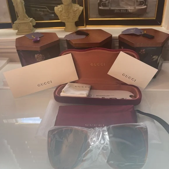 NWT Authentic GUCCI Sunglasses with all the original packaging & Organizer🧡 🧡 - Picture 12 of 12